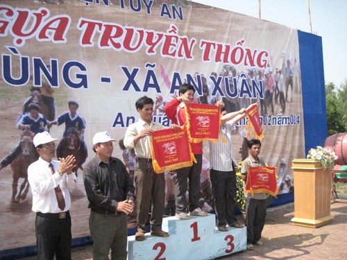 Từng bừng đua ngựa Gò Thì Thùng 22