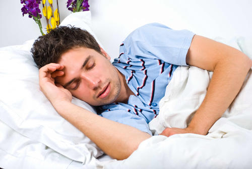 Phần lớn bệnh nhân bị ngưng thở lúc ngủ là do tắc nghẽn ở đường hô hấp trên - Ảnh: Shutterstock