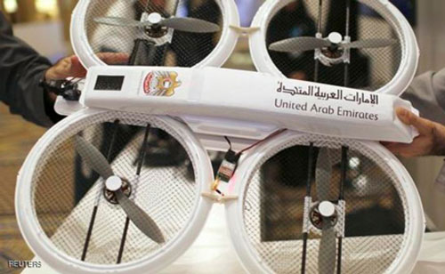 Cận ảnh thiết bị điều khiển từ xa dùng để giao giấy tờ của UAE - Ảnh: Reuters 