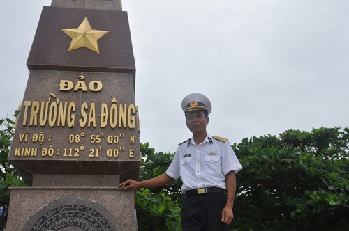 Thiếu tá Trần Ngọc Thạch tại đảo Trường Sa Đông