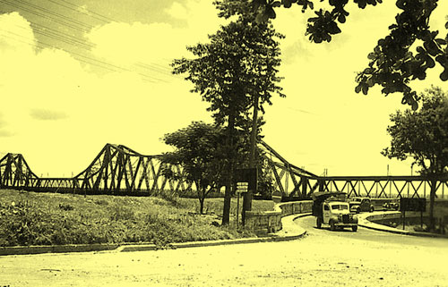 Cầu Long Biên qua ảnh tư liệu