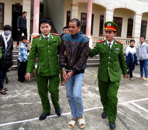 Trần Văn Hiền bị bắt quả tang - Ảnh: Anh Minh