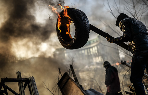 Khói lửa vẫn chưa tan tại Kiev trong ngày 21.2 - Ảnh: AFP