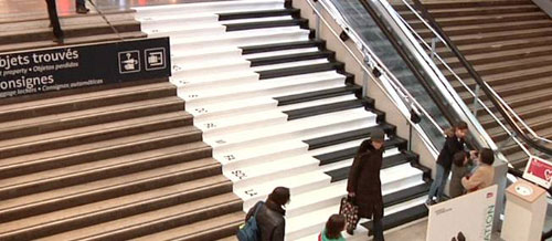  “Cầu thang piano” đang là điểm đến yêu thích của nhiều trẻ em Paris - Ảnh: Le Point