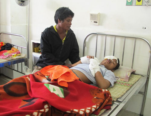 K’pa Y Dung đang cấp cứu tại Bệnh viện Đa khoa tỉnh Phú Yên
