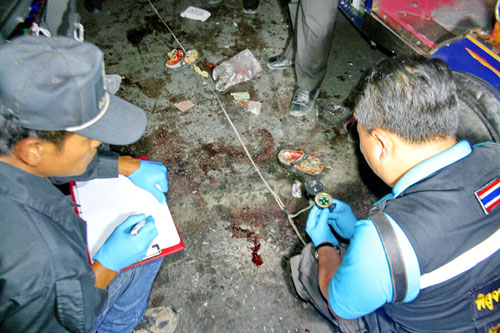 Cảnh sát điều tra hiện trường vụ nổ ngày 23.2 ở Bangkok - Ảnh: Minh Quang d