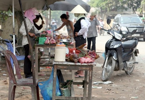 Chó được bày bán tràn lan tại các khu chợ 3