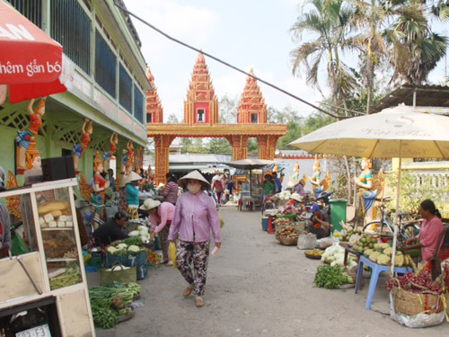 Biến chùa thành… chợ