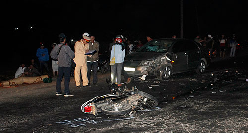 (TNO) Khoảng 20 giờ ngày 5.2 trên quốc lộ 20, thuộc địa bàn xã Tân Hội, huyện Đức Trọng (Lâm Đồng) xảy ra vụ tai nạn giao thông làm 1 người thiệt mạng.