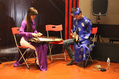 Thanh Bùi giới thiệu nhạc dân tộc Việt Nam đến sinh viên Mỹ 2