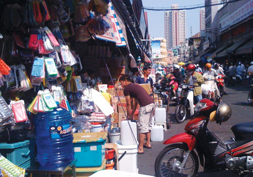 Loạn hóa chất ở chợ Kim Biên