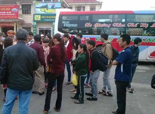 Hà Tĩnh: Bắt giữ 2 xe khách nhồi nhét khách