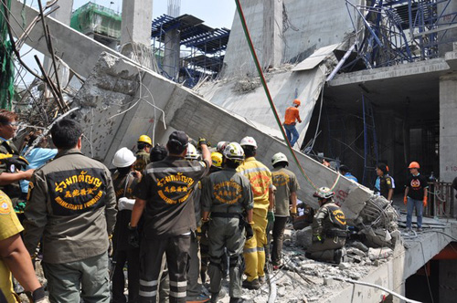 Sập dầm bê tông ở Thái Lan, 11 người chết