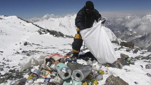 Chuyến dọn rác trên núi Everest hồi năm 2010 - d