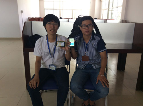 Hải Long (trái) và Thanh Hiền, hai tác giả của ứng dụng thú vị này - Ảnh: N.H