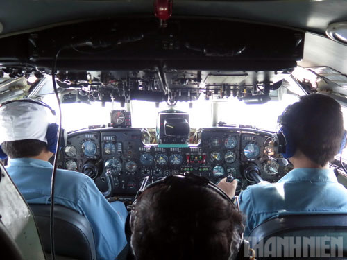 Tổ bay AN26 -286 do Thượng tá Đinh Văn quả chỉ huy tập trung tìm kiếm tại khu vực biển Kiên Giang