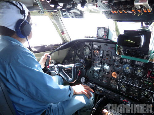 Thượng tá Đinh Văn chỉ huy tổ bay trên chuyến bay AN26 - 286