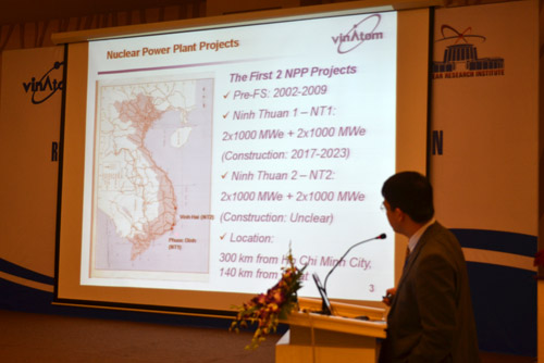 Tiến sĩ Trần Chí Thành, Viện trưởng Viện Năng lượng nguyên tử Việt Nam giới thiệu hiện trạng Dự án Nhà máy điện hạt nhân ở Ninh Thuận