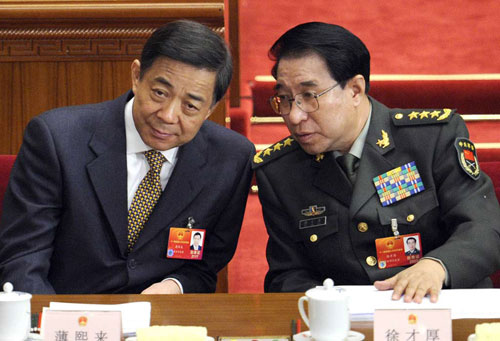 Ông Từ Tài Hậu (phải) và Bạc Hy Lai lúc đương chức - Ảnh: AFP