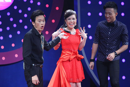 Hoài Linh, Việt Hương và MC Trấn Thành trong chương trình