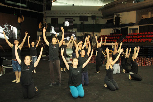 Nhóm múa Arabesque trên sân tập Cung thể thao Tiên Sơn - Ảnh: Nguyễn Tú