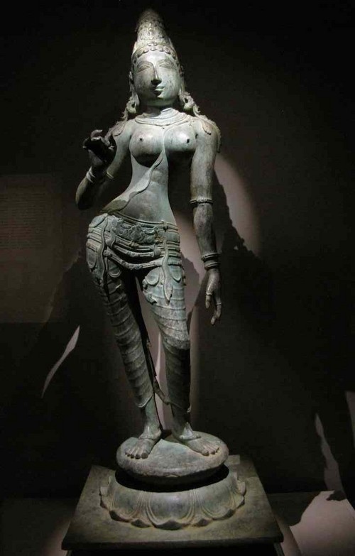 Tượng nữ thần Uma Parameshvari được trưng bày trang trọng trong Bảo tàng Văn minh châu Á của Singapore - Ảnh: ACM
