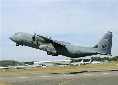 Máy bay vận tải quân sự C-130J do Mỹ sản xuất - Ảnh: Reuters