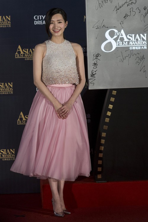 Nữ diễn viên Giang Sơ Ảnh của phim So young (đạo diễn Triệu Vy) giành giải gương mặt mới