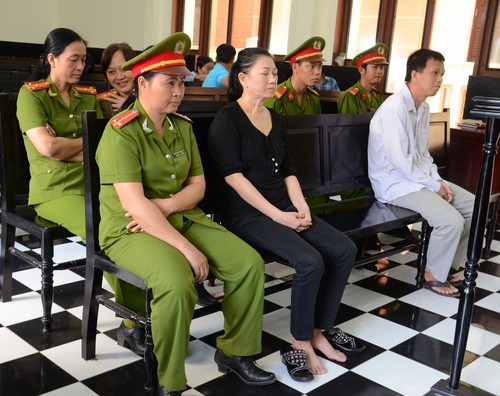 Phiên tòa xử cựu giám đốc bệnh viện tâm thần tham ô: Lại hoãn xử để trưng cầu giám định về tâm thần