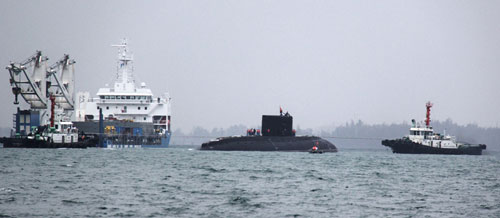 Tàu ngầm TP.Hồ Chí Minh vào quân cảng Cam Ranh an toàn