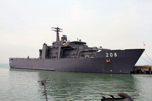 Hải quân Việt Nam - Singapore diễn tập cứu nạn