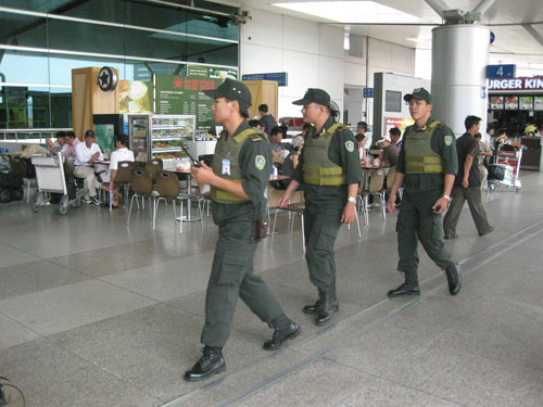 Thắt chặt an ninh tại sân bay Nội Bài, Tân Sơn Nhất 