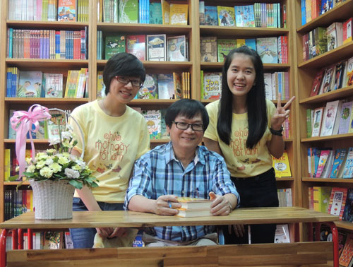 Nguyễn Nhật Ánh giao lưu tại tiệm sách Kính Vạn Hoa