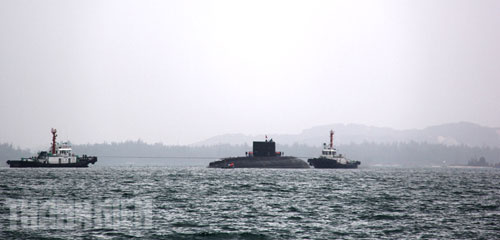 Tàu ngầm TP.Hồ Chí Minh vào quân cảng Cam Ranh 13
