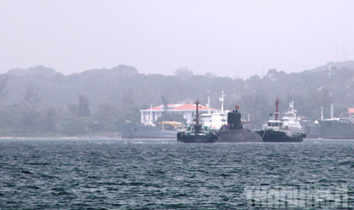 Tàu ngầm TP.Hồ Chí Minh vào quân cảng Cam Ranh 15