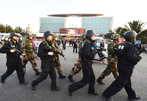 Cảnh sát kể lại vụ bắn hạ kẻ tấn công Nhà ga Côn Minh