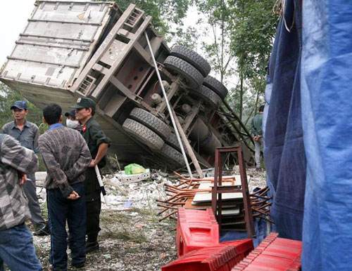 Lái xe “phê” ma túy đâm sập nhà khiến hai bố con chủ nhà thiệt mạng