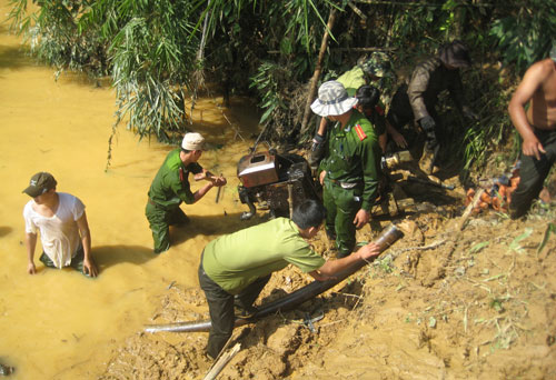 Triệt phá các điểm khai thác vàng trái phép