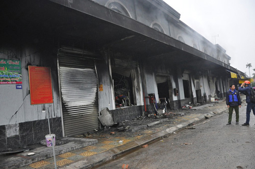 Chợ Phố Hiến cháy dữ dội, 332 ki ốt bị thiêu rụi 2