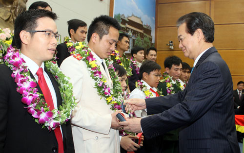 Thủ tướng trao giải thưởng Gương mặt trẻ tiêu biểu Việt Nam