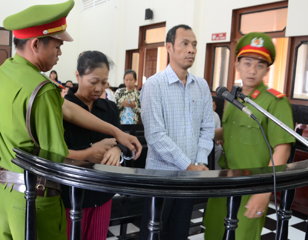 Bị cáo Phạm Thị Ngọc Ánh tại phiên tòa ngày 10.4.2014 d