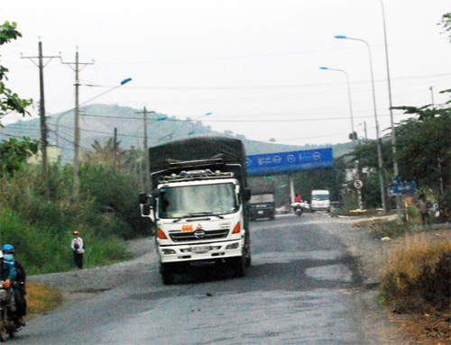 QL20 là tuyến giao thông đối ngoại quan trọng của Lâm Đồng hiện đang quá tải d
