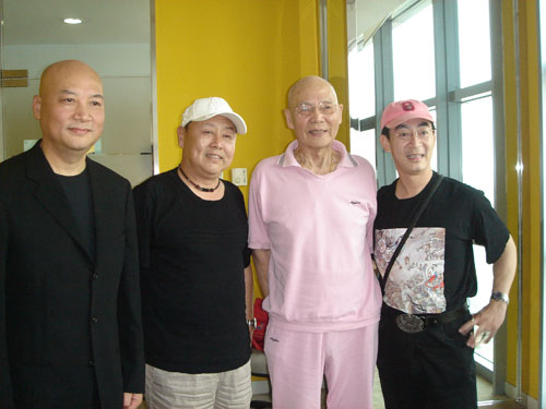 Từ trái sang, sư phụ (Trì Trọng Thụy), Bát Giới (Mã Đức Hoa), Sa Tăng (Diêm Hoài Lễ) và Tôn Ngộ Không (Lục Tiểu Linh Đồng) tại bệnh viện - Ảnh: Nhân vật cung cấp