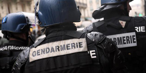 Hiến binh ở thị trấn Ferté-Allais đã bị một phen “cười ra nước mắt” khi xe bị bọn trộm… đâm thủng bánh - Ảnh: AFP