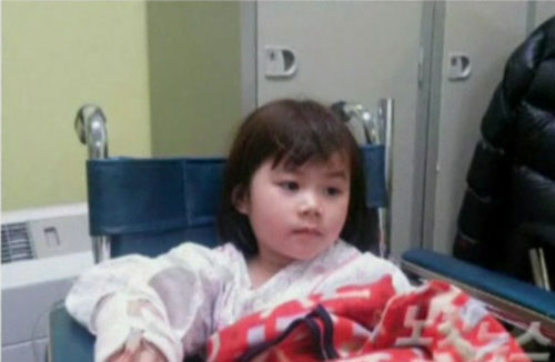 Bé gái 5 tuổi gốc Việt thoát chết, gia đình mất tích