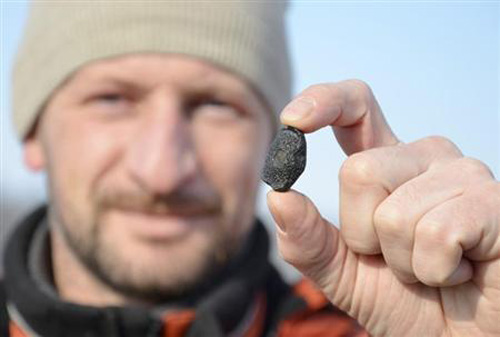 Một mẩu nhỏ thiên thạch đã phát nổ trên bầu trời Nga vào đầu năm ngoái - Ảnh: Reuters