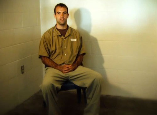 Glenn Duffie Shriver hợp tác với FBI để làm đoạn phim cảnh báo các sinh viên  - Ảnh: Chụp từ clip