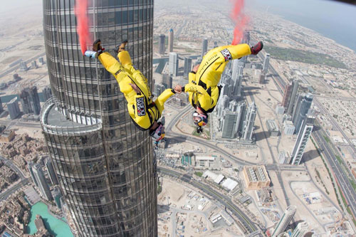 Nhảy từ tòa nhà cao nhất thế giới