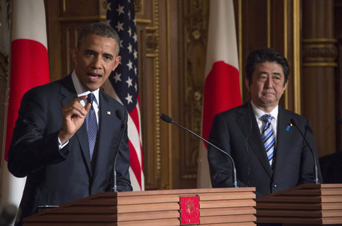 Ông Obama (trái) và ông Abe tại cuộc họp báo ngày 24.4 - Ảnh: AFP