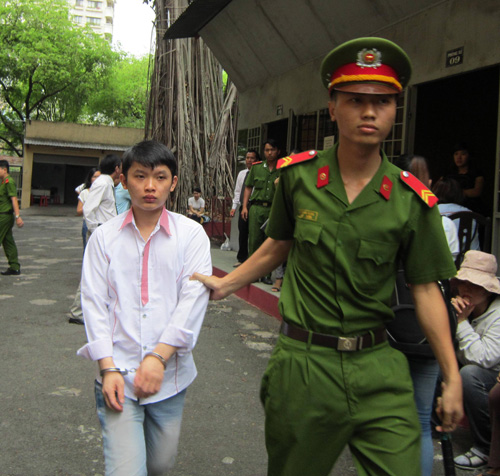 Bị cáo Thuận sau phiên xử
